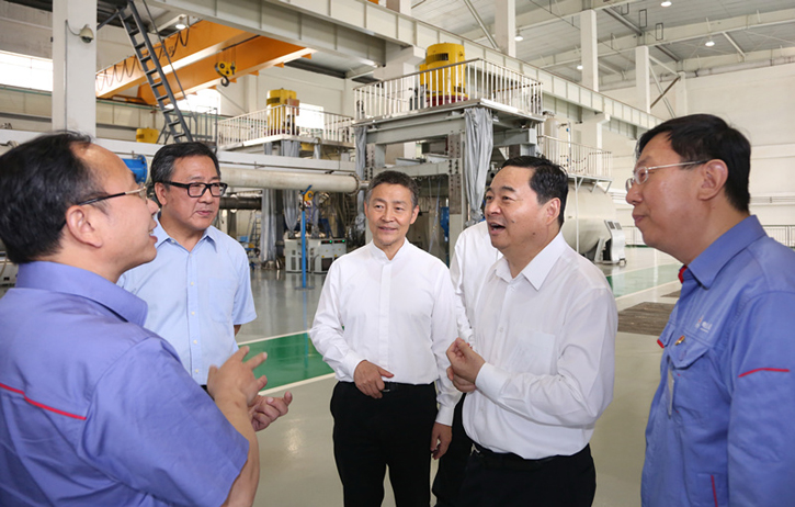 郝鹏与royal皇家88集团一线科技职员深入交流